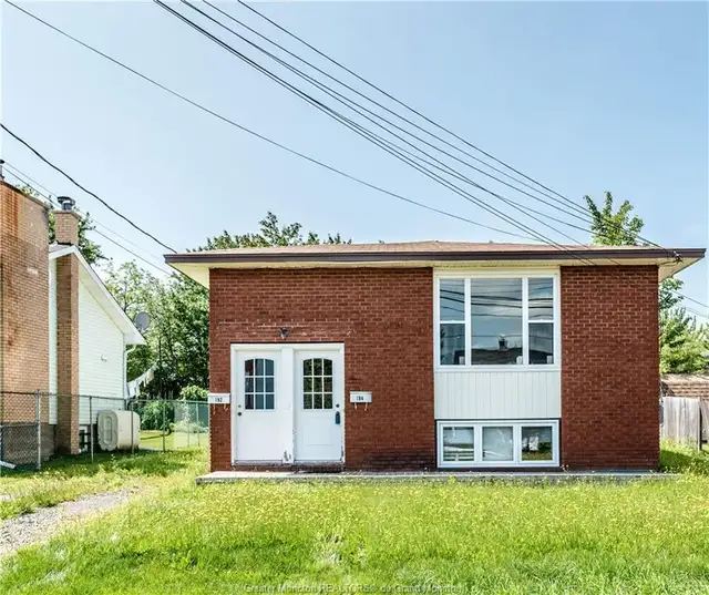 C5 MAIN - 3 BEDROOMS | FULLY FURNISHED ALL UTILITIES INCLUDE in Long Term Rentals in Moncton - Image 25