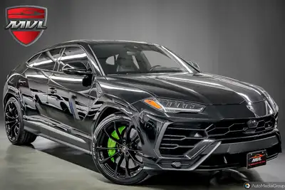 FACTORY OPTIONS BELOW: 23” Rims Finished In Gloss Black CCB w/ Green Painted Brake Calipers Panorami...