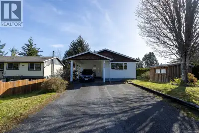 Looking for an affordable home with ocean and mountain views? This 3 bedroom, 2 bathroom home enters...