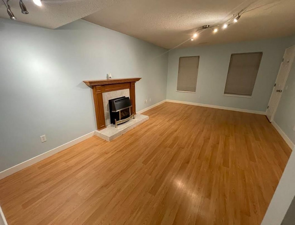 Suite 26458 33 AVE Langley, British Columbia 3