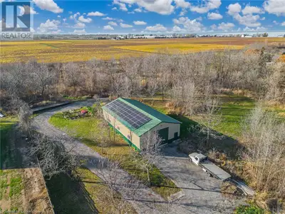 A fantastic opportunity to work/live on one property and enjoy luxurious living in the well appointe...