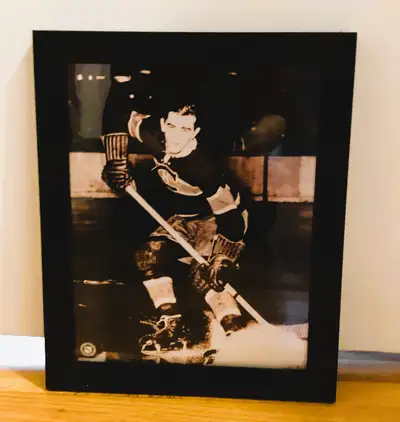 PHOTO 1: (approx. 11.25” x 9.5”) ~Glass Framed Maurice Rocket Richard #9 Montreal Canadiens Collecto...