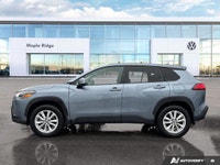 Navigate Canadian roads with confidence in this versatile 2024 Toyota Corolla Cross LE. Finished in... (image 1)