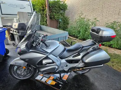 **** Local buyer only (maximum distance is Montreal) Very good maintenance done on it with full synt...