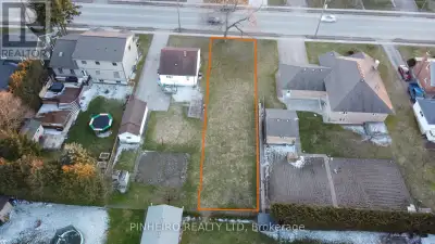 Investment opportunity or Dream Home building Lot! This property has a variety of opportunities for...
