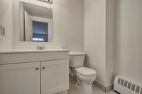 Akelius two bedroom apartment for rent. Located near Av. Wilderton in the Cote-des-Neiges neighborho... (image 6)