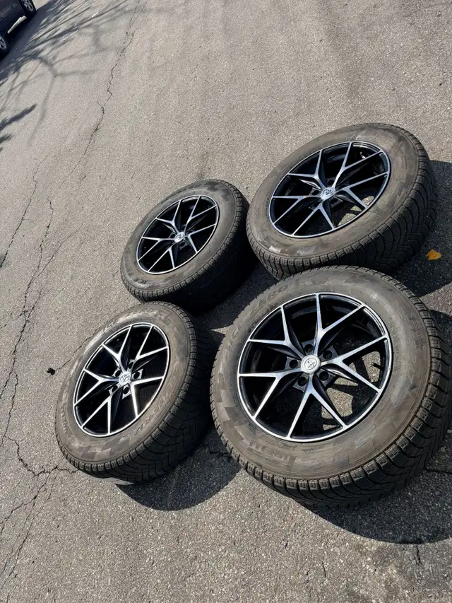 225/65/17 toyota rav4 venza 5x114.3 pirelli winters in Tires & Rims in Mississauga / Peel Region - Image 2