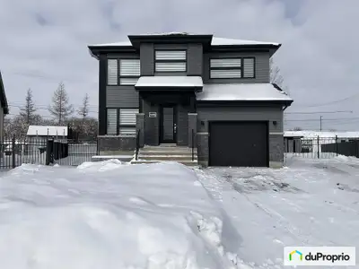 Magnifique maison unifamiliale CLÉ EN MAIN !!! COURS DE RÊVE!! Découvrez cette superbe propriété clé...