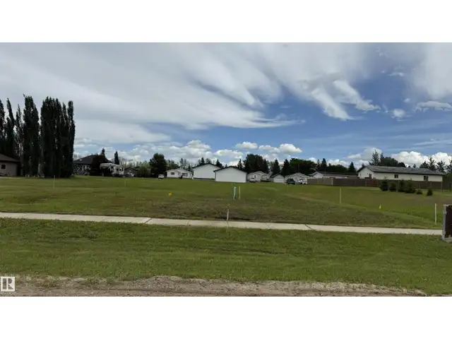 23 Woodbend Warburg, Alberta in Land for Sale in Edmonton - Image 2