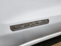 5.3L V8|HEATED CLOTH FRONT BUCKET SEATS|BOSE|R/CAMERA|R/START|20" BLACK ALUMINUM WHEELS Sharper, mor... (image 4)