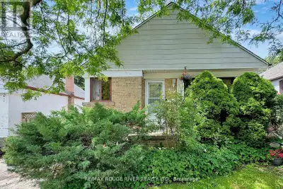 *South of Kingston Rd* Solid Brick Bungalow, Located in the Heart of the Scarborough Bluffs, Walking...