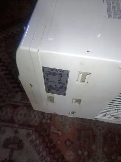 Window air conditioner $100 Pick up only. Cash only. Text or call only. (365) 336-1699