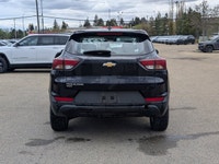 The pre-owned 2021 Chevrolet Trailblazer LS in Midnight Blue Metallic offers modern styling, efficie... (image 4)