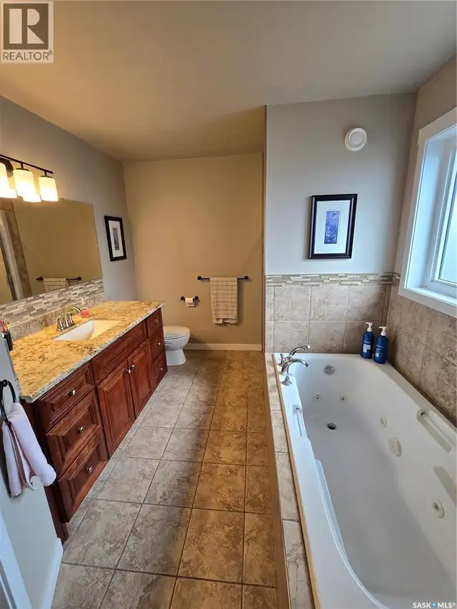 721 Barber CRESCENT Weyburn, Saskatchewan in Houses for Sale in Regina - Image 37