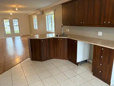 4 idéal pour retraités rez-de-chaussée avec garage privé Situé au rez-de-chaussée dun immeuble de 4...