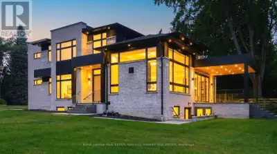 Welcome to this extraordinary custom-built luxury residence in the prestigious Lorne Park school dis...