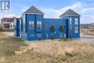 Industrial Office Space | High Visibility Off Highway 101 This impressive property offers almost 15,...