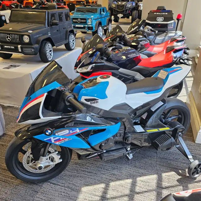Black Friday!! 12V BMW HP4 RACE MOTORCYCLE BIKE FOR KIDS! RUB in Toys & Games in Mississauga / Peel Region - Image 5
