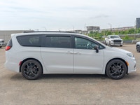Come see this 2024 Chrysler Pacifica Touring-L before someone takes it home! *You Can't Beat the Pri... (image 5)