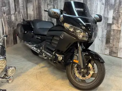 HONDA GOLDWING 1800 F6B 2013 85,498km Excellente condition Tout fonctionne Financement et reprise dé...