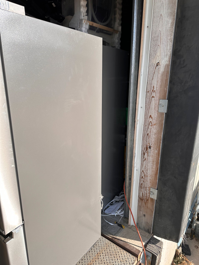 Hisense RF266C3FSE 136-in 26.6 cu.ft. Full-Depth French Door in Refrigerators in Calgary - Image 4