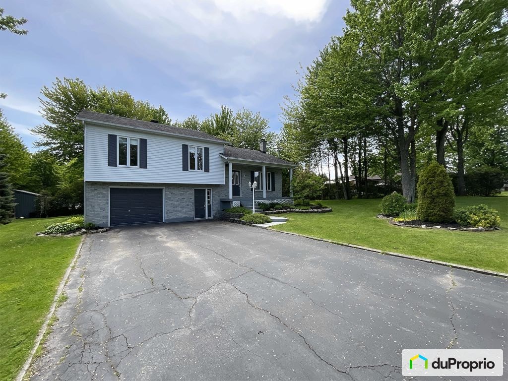 $629,000 - Split Level for sale in Granby — photo 1