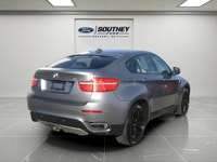 Heated seats, power sunroof, power liftgate, dual climate control, push button start, leather interi... (image 4)