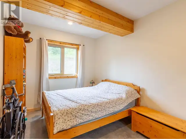 585 16 HIGHWAY Smithers, British Columbia in Houses for Sale in Smithers - Image 32