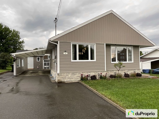 $415,000 - Bungalow for sale in La Baie — photo 1