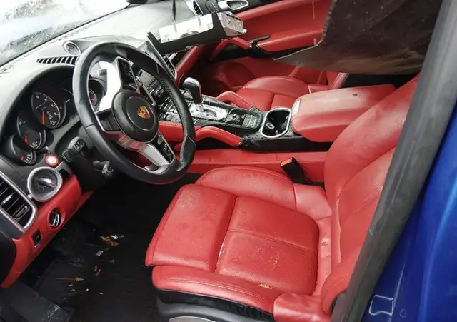 2017 Porsche Cayenne Low KM Parting out in Transmission & Drivetrain in Calgary - Image 3