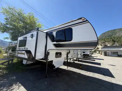 Welcome to Rock Island RV The best of the best !!! Fully loaded in and out and ready for any winter...
