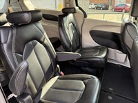 2023 CHRYSLER PACIFICA TOURING -BLACK ON BLACK LEATHER INTERIOR / ALLOY WHEELS / POWER SLIDING DOORS... (image 9)