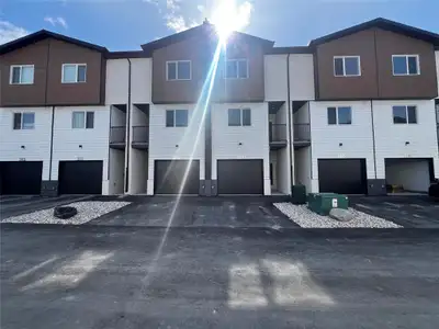 3A//Winnipeg/Builder offer, taxes are not assessed, GST is included in purchase price & rebate goes...