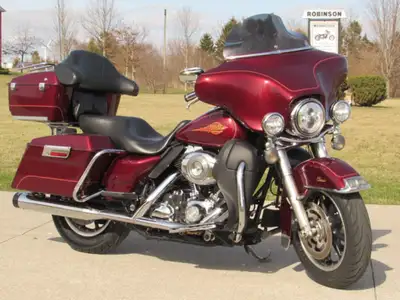 - $5,000 in Options - Low $35 Week This Sharp 2008 Electra Glide Classic Looks and Rides Great, Its...