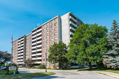 20 William Roe Blvd, #908, Newmarket (Yonge & Mulock) Asking $725,000 A Spacious 3-Bedroom Gem in a...