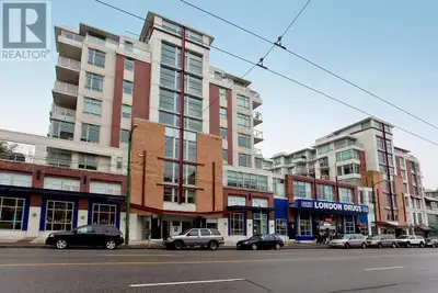 Rarely available penthouse at 'The Vine´! Don´t miss out on this opportunity to own in a concrete bu...