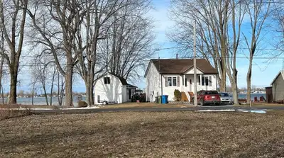 Maison à louer au bord de l'eau