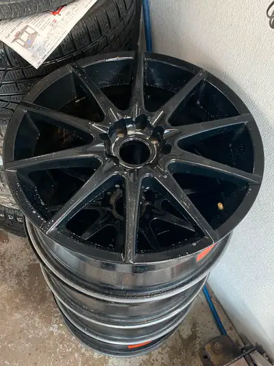 17 inch 4 bolt rims 4by 100 and 4by114.3 cb is 73 ___________________ We offer a large selection of...