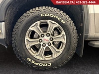 The 2021 GMC Sierra 1500 SLT Crew Cab Standard Box 4WD combines premium comfort, impressive diesel e... (image 8)