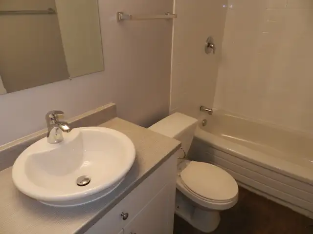 SPACIOUS TWO BEDROOM TWO BATHROOM APARTMENT AVAILABLE- DOWNTOWN  in Long Term Rentals in Dartmouth - Image 12