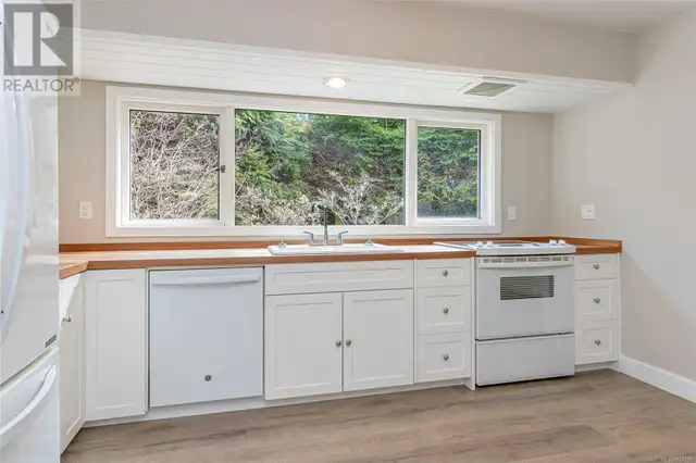 421 Quatsino Rd Qualicum Beach, British Columbia in Houses for Sale in Parksville / Qualicum Beach - Image 15