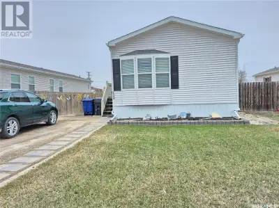 Welcome to 129 1st Avenue SW! Looking for an affordable home that is move in ready? Look no further!...