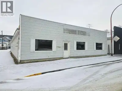 Commercial building located in Ponoka's downtown area. Situated on 52' x 130' lot, this 4048 sq. ft....