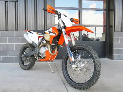Finance at $106 bi-weekly*! Click "Get Financing" to see if you qualify! Apex Cycle 1-888-702-4150 V...