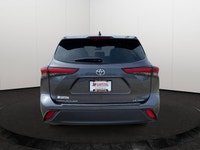 This Toyota Highlander has a powerful Intercooled Turbo Regular Unleaded I-4 2.4 L/146 engine poweri... (image 4)