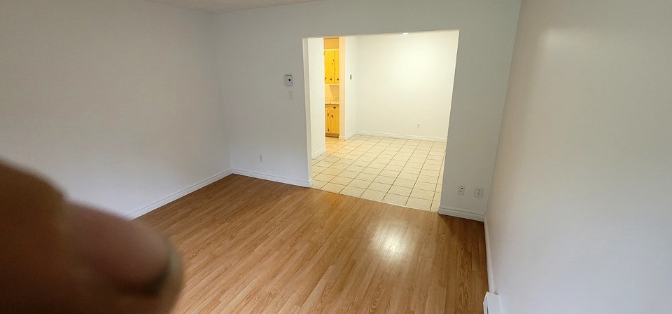 5½ TRÈS BEAU,GRAND, EAU CHAUDE! 514 770-4513.Librteme 4