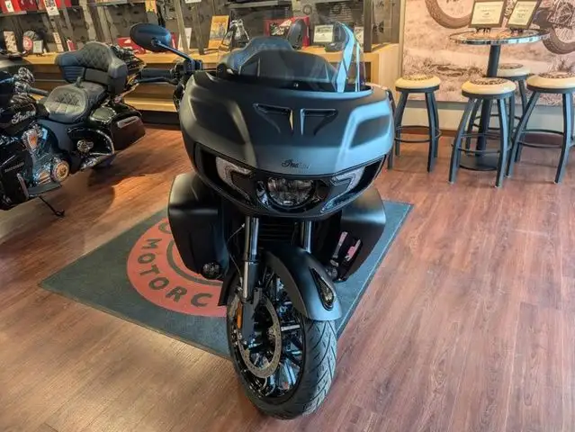 2026 Indian Pursuit Dark Horse 112 w/ PowerBand Audio Black in Street, Cruisers & Choppers in Edmonton - Image 4