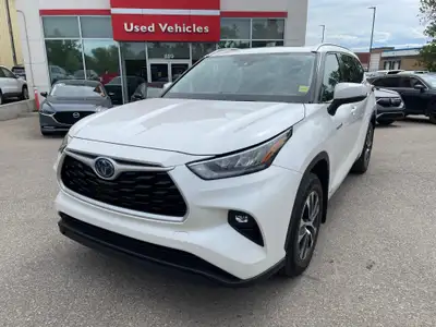 -Regina Honda Recent Arrival! 2021 Toyota Highlander Hybrid XLE 107 point inspected, Fully detailed,...