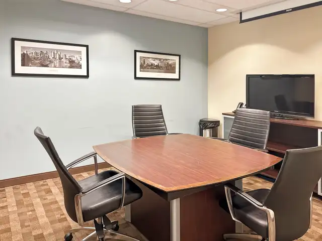 Office space for rent for 4 persons in Royal Bank Building in Commercial & Office Space for Rent in Regina - Image 7