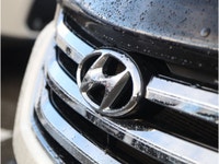 2013 HYUNDAI SANTA FE LUXURY - BC VEHICLE - BACKUP CAMERA - HEATED FRONT SEATS - DUAL-CLIMATE CONTRO... (image 7)